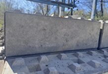 Betonové bloky na opěrné zdi
